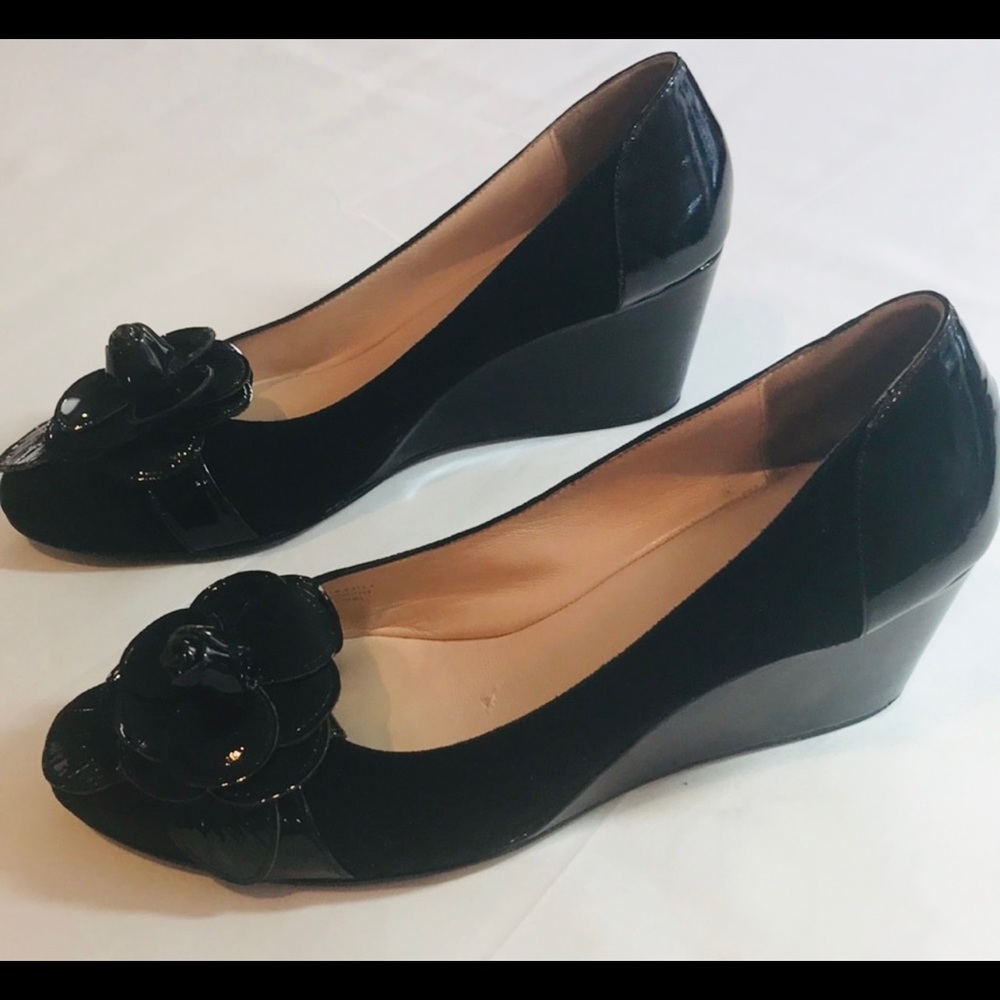 TARYN ROSE BLACK patent leather & suede wedge heel comfortable shoes w/ flower